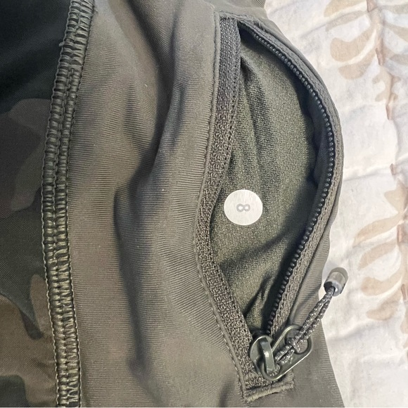 Lululemon speed up shorts, green camo, size 8 - Picture 3 of 3